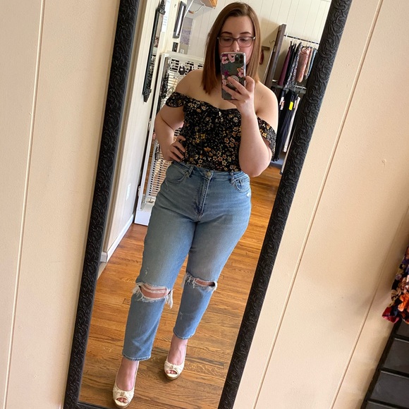 Meet your Posher, Cynthia - Picture 2 of 2